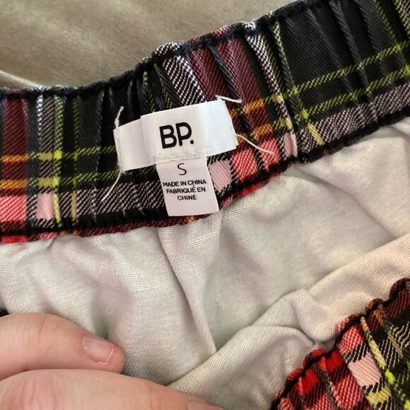 NWT bp Pride Pleated 100% Cotton Twill Skirt in red laurel size small - Picture 4 of 10